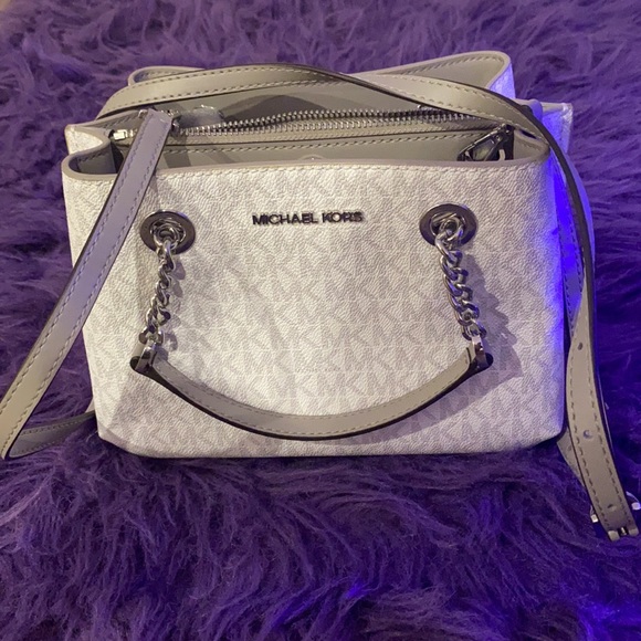 Michael Kors - Picture 1 of 7